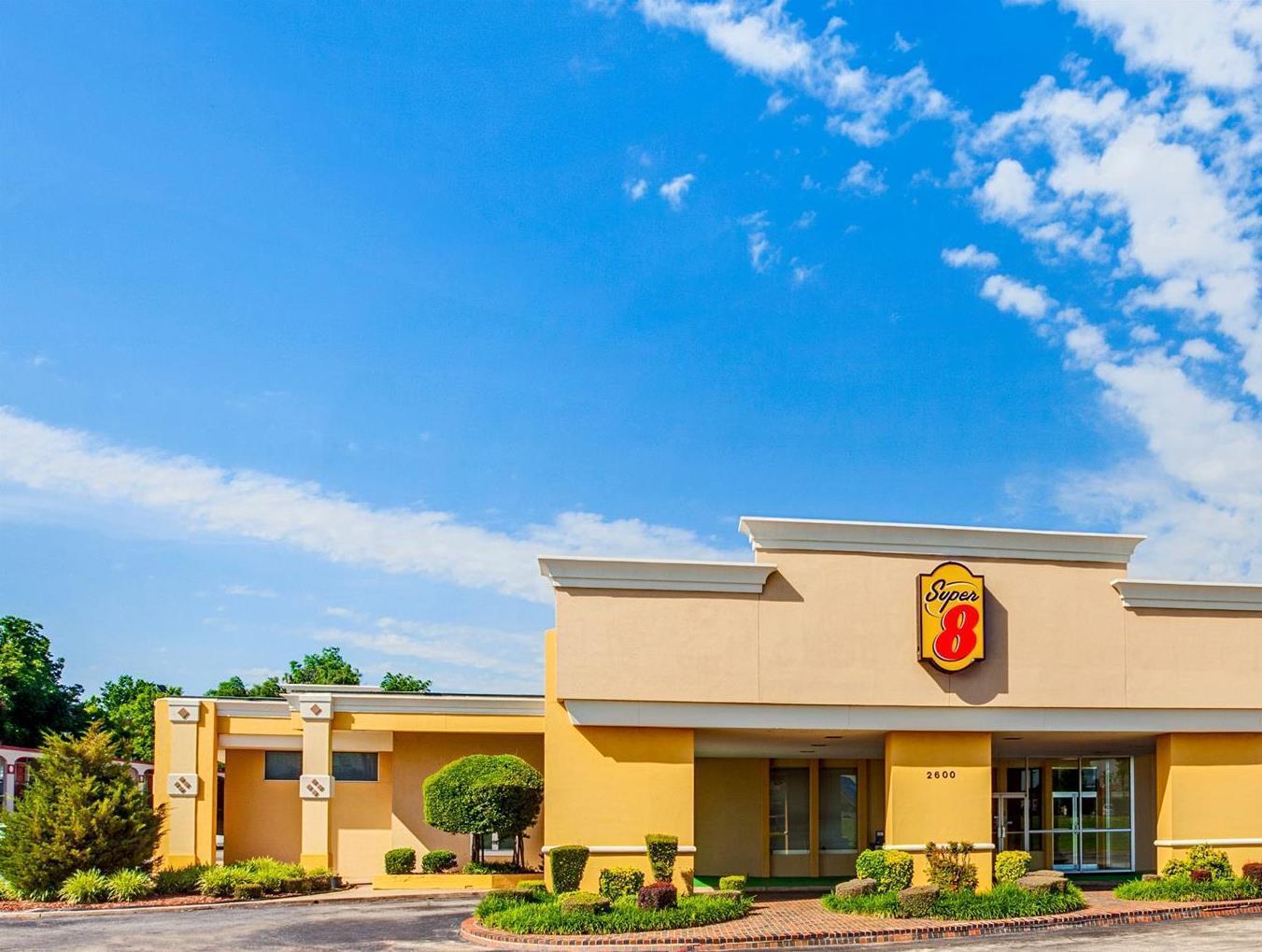 Super 8 By Wyndham Norman Hotel Exterior photo