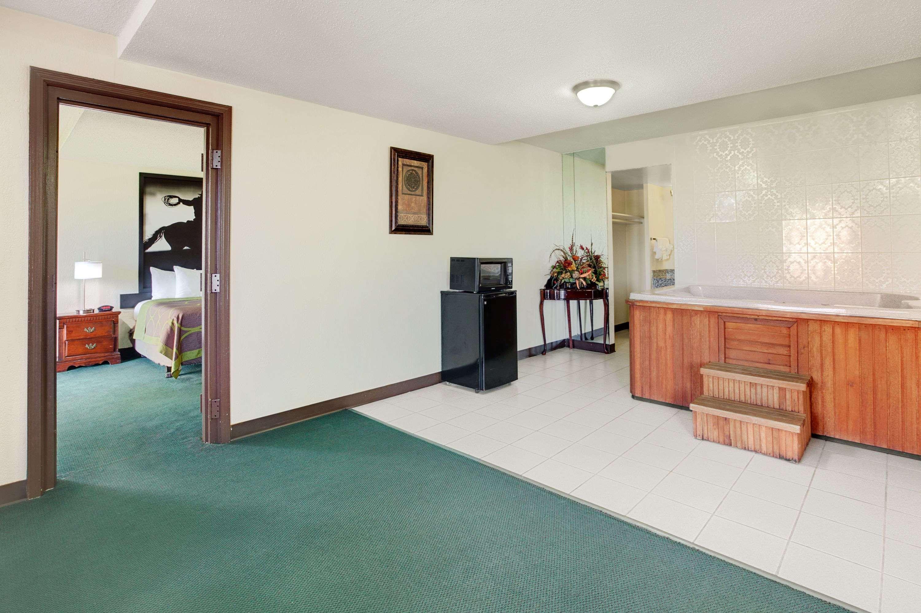 Super 8 By Wyndham Norman Hotel Exterior photo