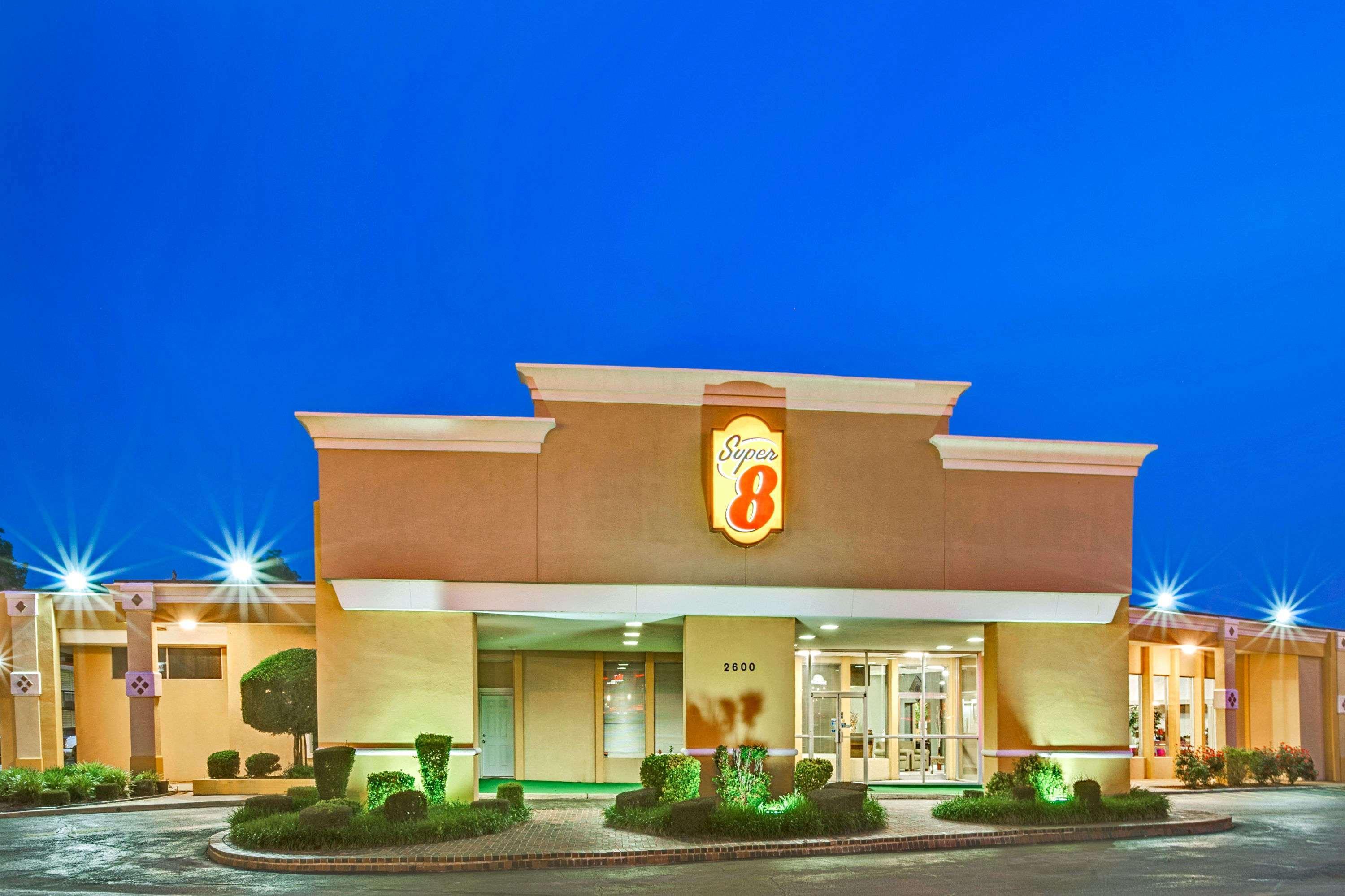 Super 8 By Wyndham Norman Hotel Exterior photo