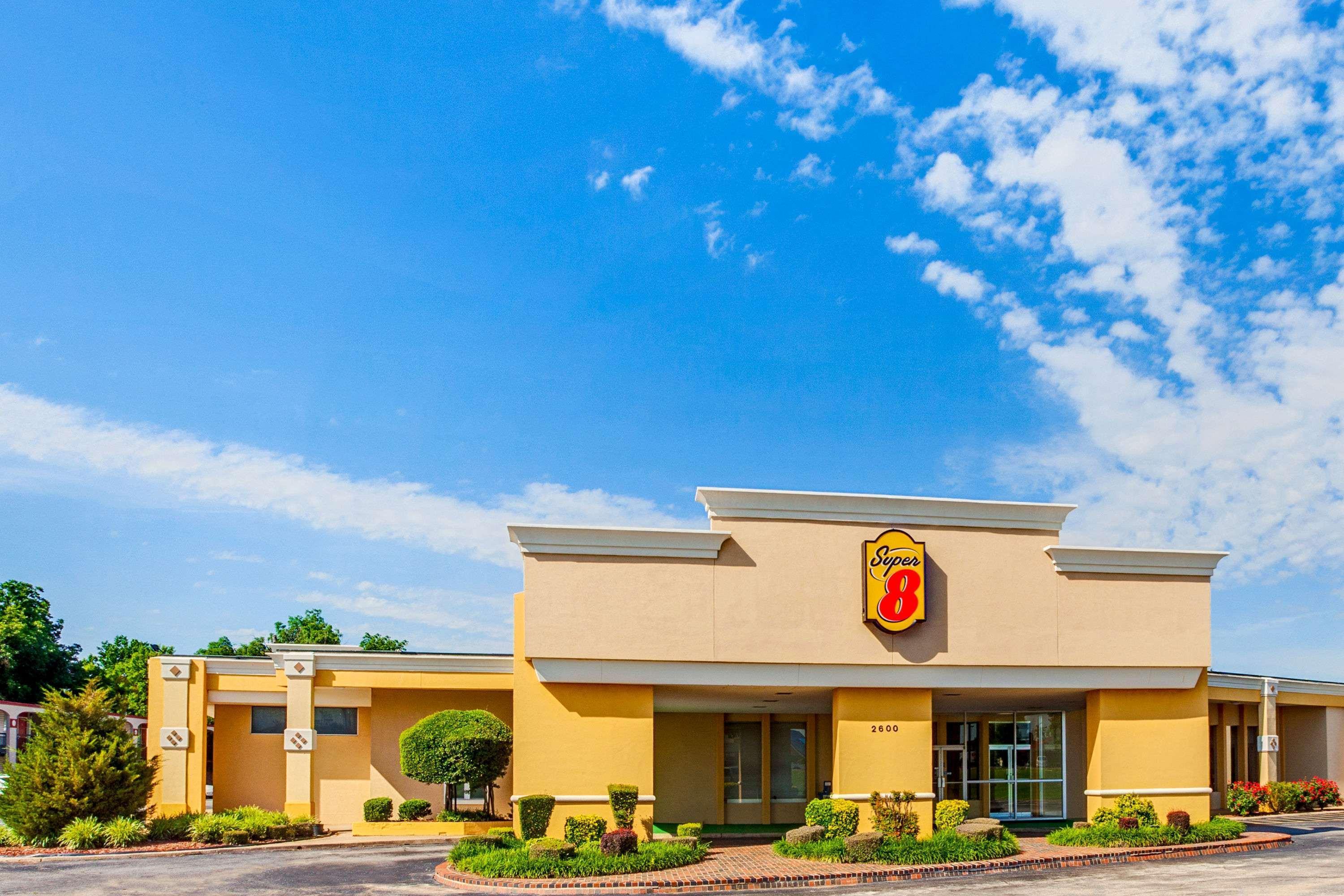 Super 8 By Wyndham Norman Hotel Exterior photo