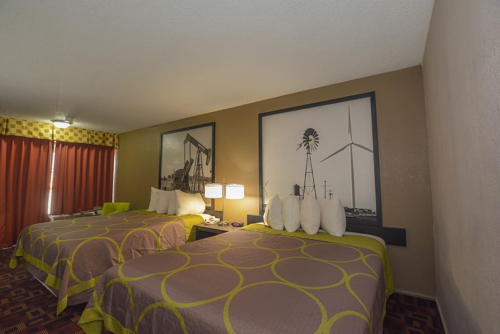 Super 8 By Wyndham Norman Hotel Exterior photo