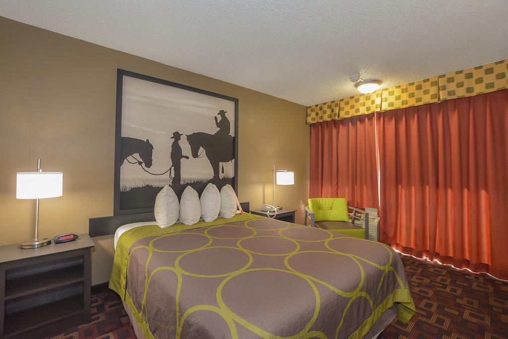 Super 8 By Wyndham Norman Hotel Exterior photo
