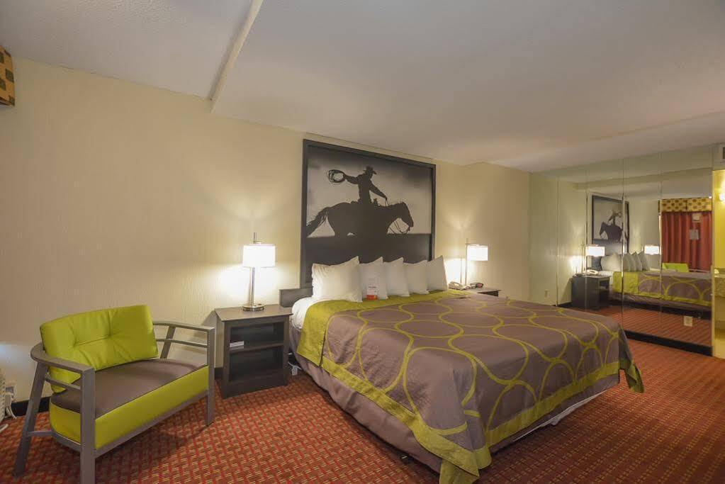 Super 8 By Wyndham Norman Hotel Exterior photo