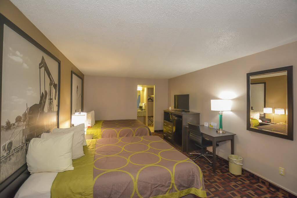 Super 8 By Wyndham Norman Hotel Exterior photo